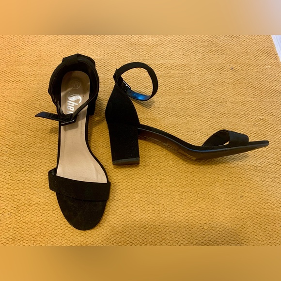 Women’s size 11 high heel shoes - Picture 1 of 4